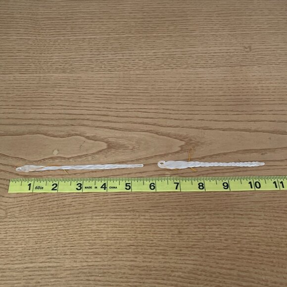 Vintage Clear Frosted Glass Icicle Ornaments 5.5 Inch Set of 11 Original Box - Picture 5 of 5